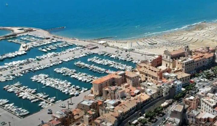 Bnb The Station Nettuno Eksteriør billede
